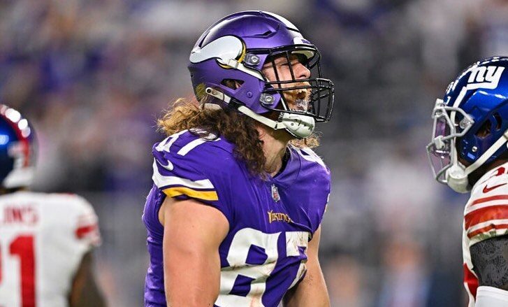 TJ HOCKENSON CELEBRA UNA ANOTACIÓN CON LOS VIKINGS