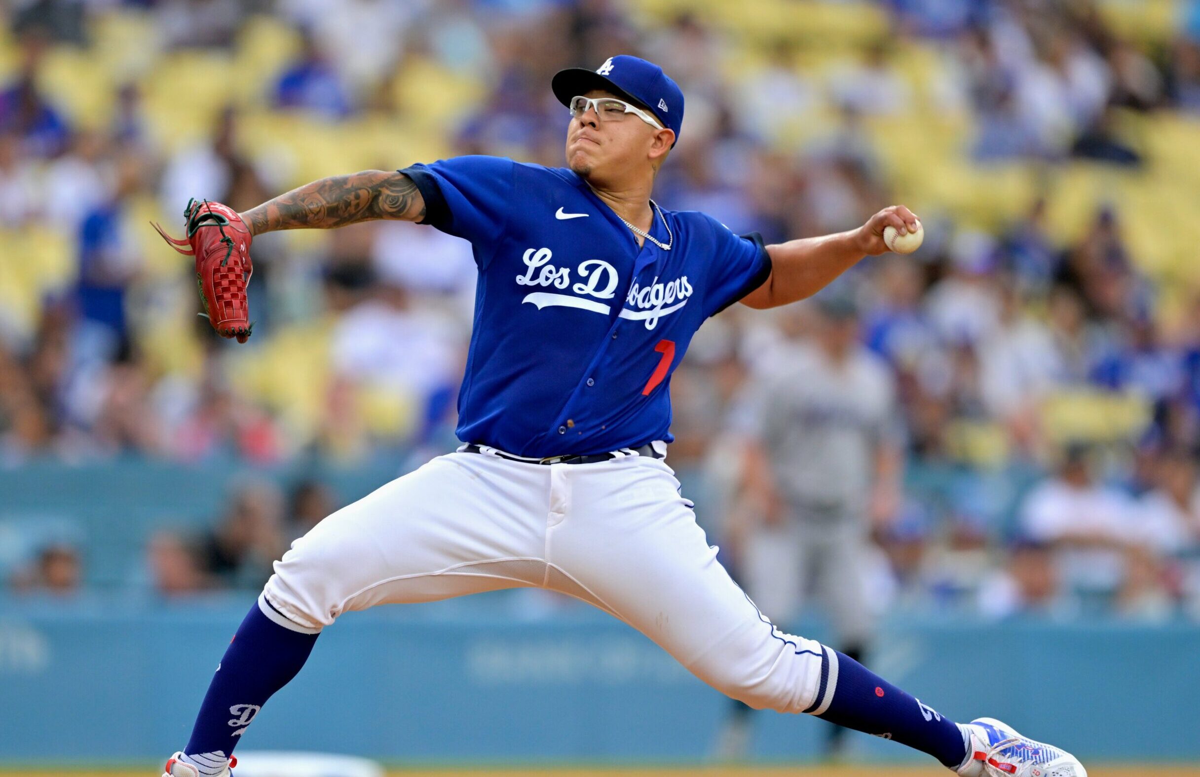 JULIO URÍAS LLEGÓ A 11 VICTORIAS EN EL AÑO CON LOS DODGERS