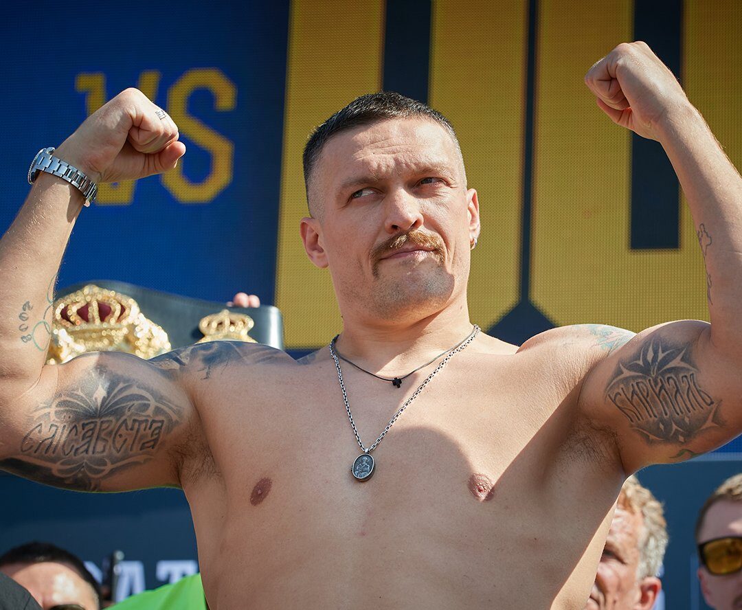 OLEKSANDR USYK EXPONE SUS TÍTULOS DE LA DIVISIÓN PESADA