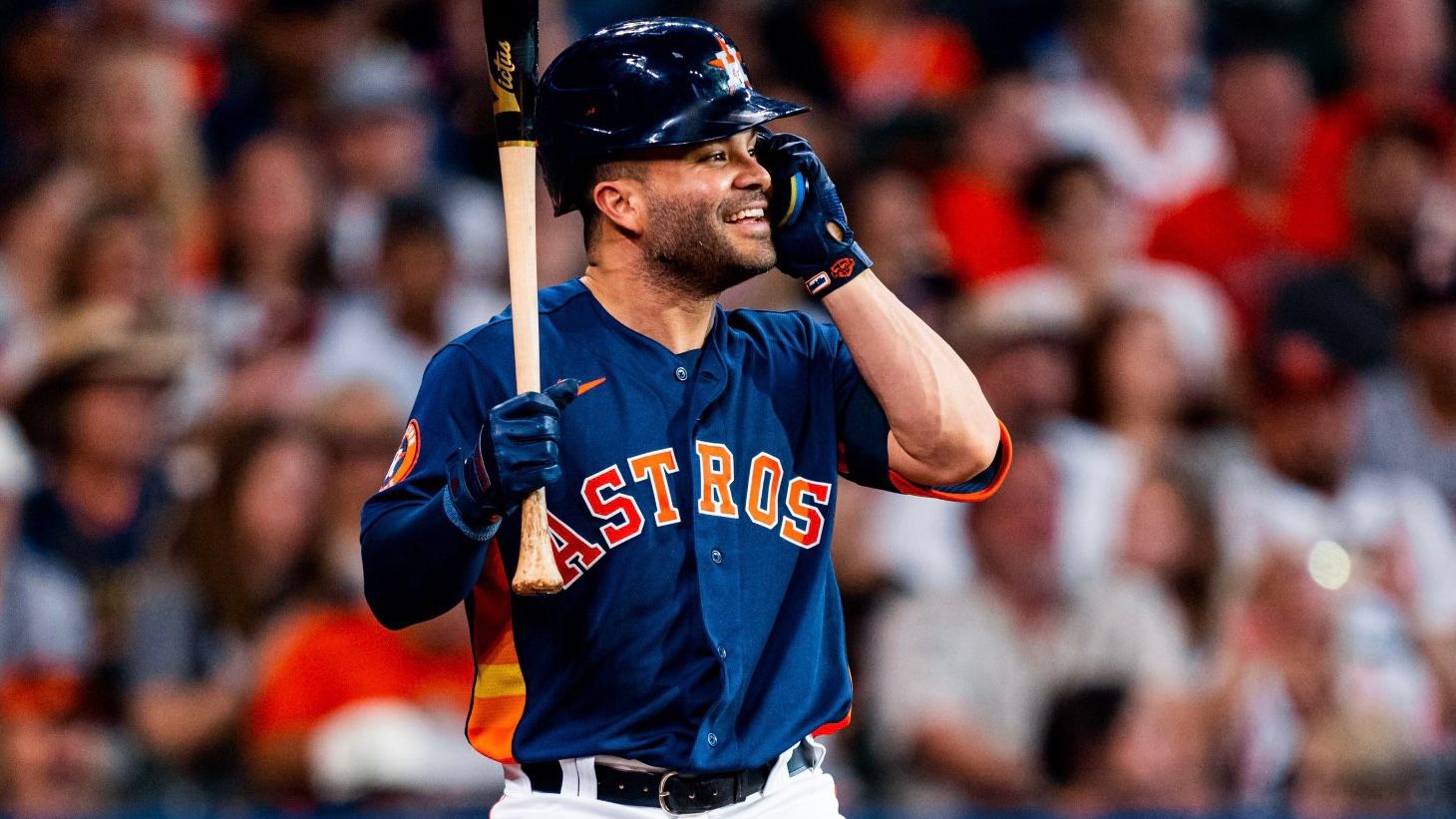 2000 hits jose altuve