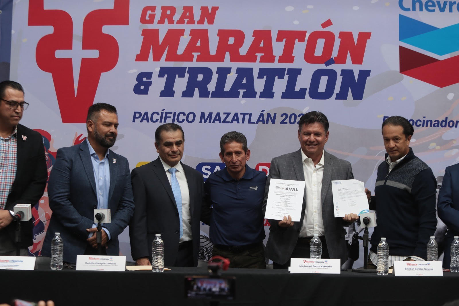 PRESENTAN LA GRAN FIESTA DEL MARATÓN Y TRIATLÒN PACIFICO EN LA CIUDAD DE MÉXICO