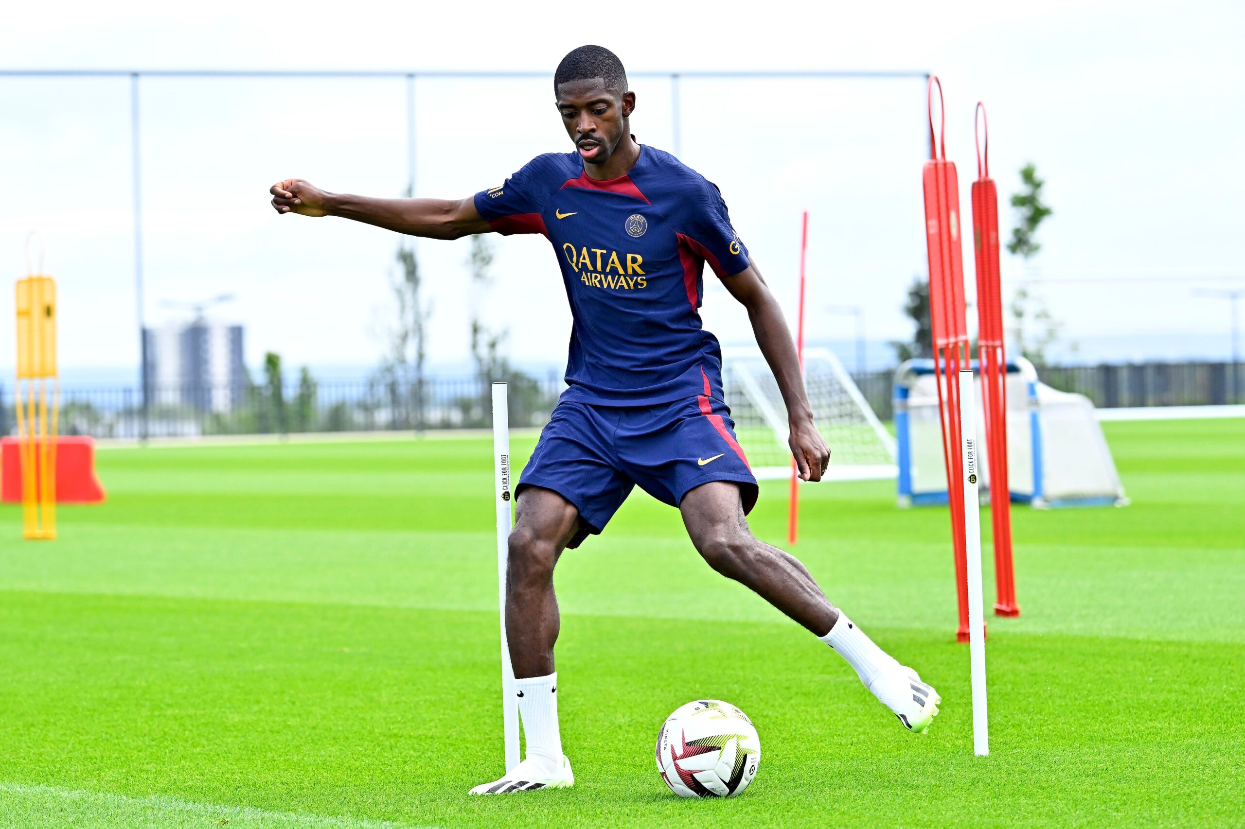 ¡OFICIAL! PSG LE ROBÓ UN JUGADOR AL BARCELONA Y LO PRESENTÓ ESTA MAÑANA