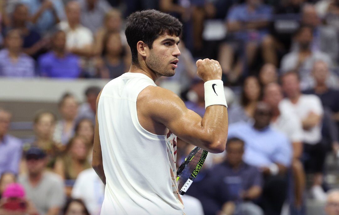 CARLOS ALCARAZ CELEBRA EL AVANZAR A SEMIFINALES DEL US OPEN