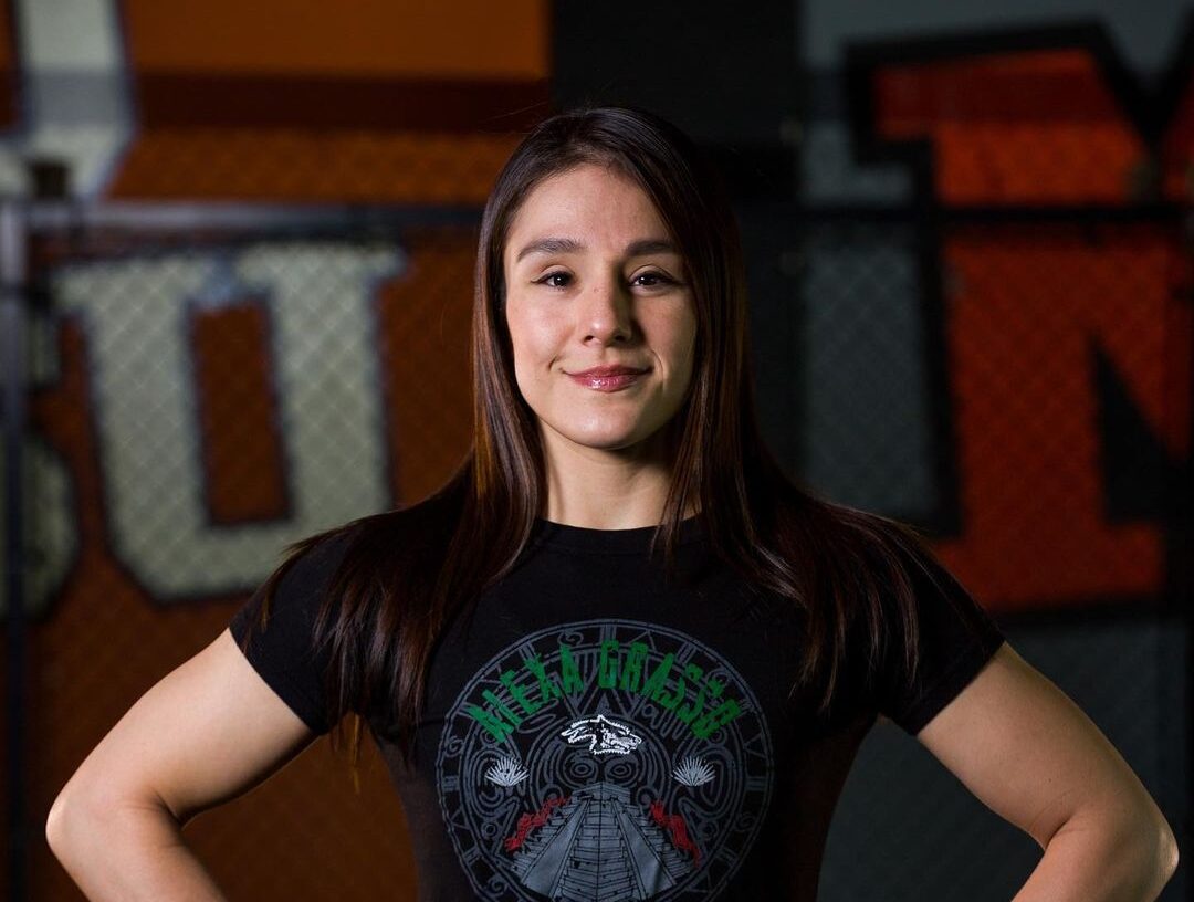 ALEXA GRASSO, LUCHADORA DE UFC MEXICANA POSA PARA LA FOTO