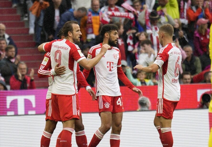 JUGADORES DEL BAYERN MUNICH FESTEJAN EL TRIUNFO