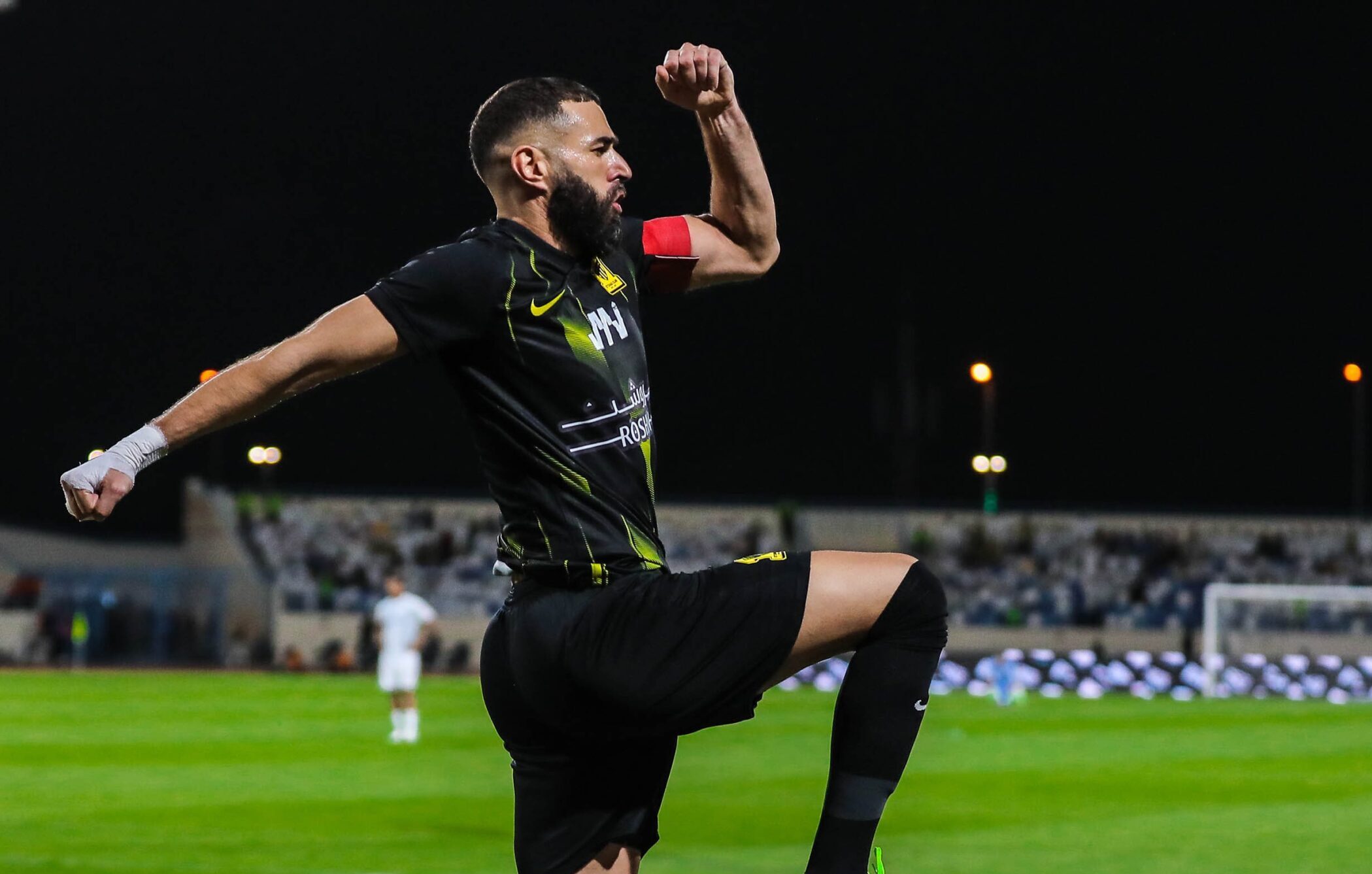 KARIM BENZEMA FESTEJA SU GOL CON EL AL ITTIHAD