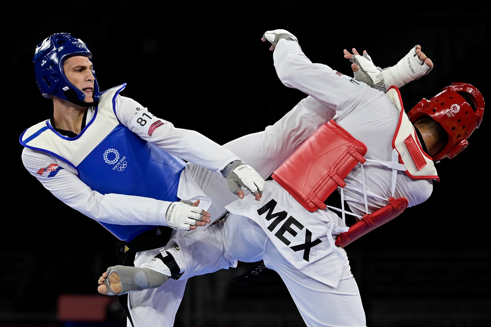 MÉXICO EN TAEKWANDO INICIA CON EL PIE IZQUIERDO