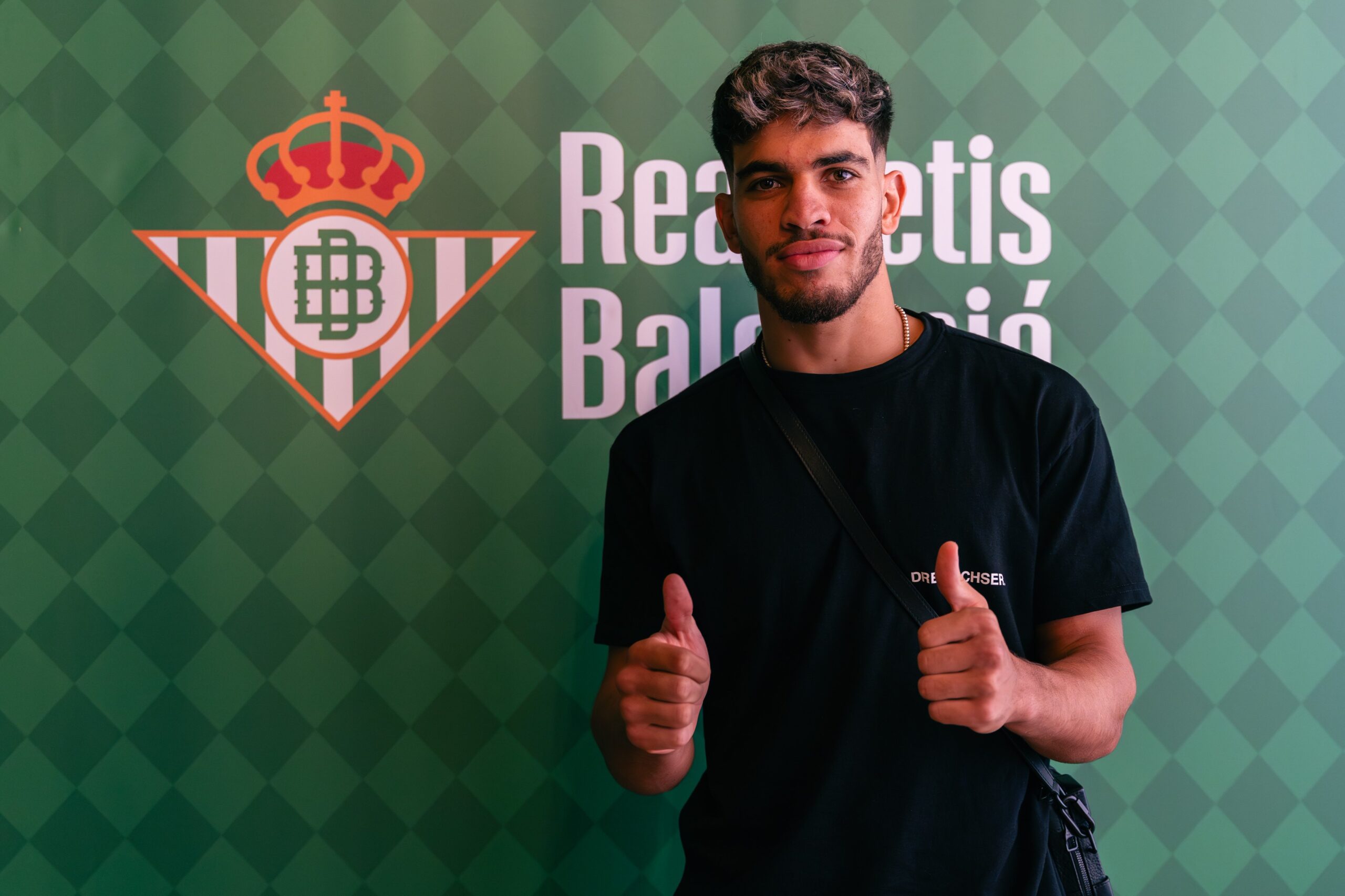 JOYA DEL BARCA ES NUEVO JUGADOR DEL REAL BETIS