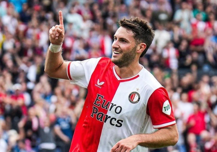 SANTIAGO GIMÉNEZ CELEBRA SU ANOTACIÓN CON EL FEYENOORD