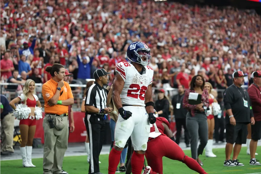 SAQUON BARKLEY, CORREDOR DE LOS GIANTS DURANTE EL JUEGO ANTE LOS CARDINALS