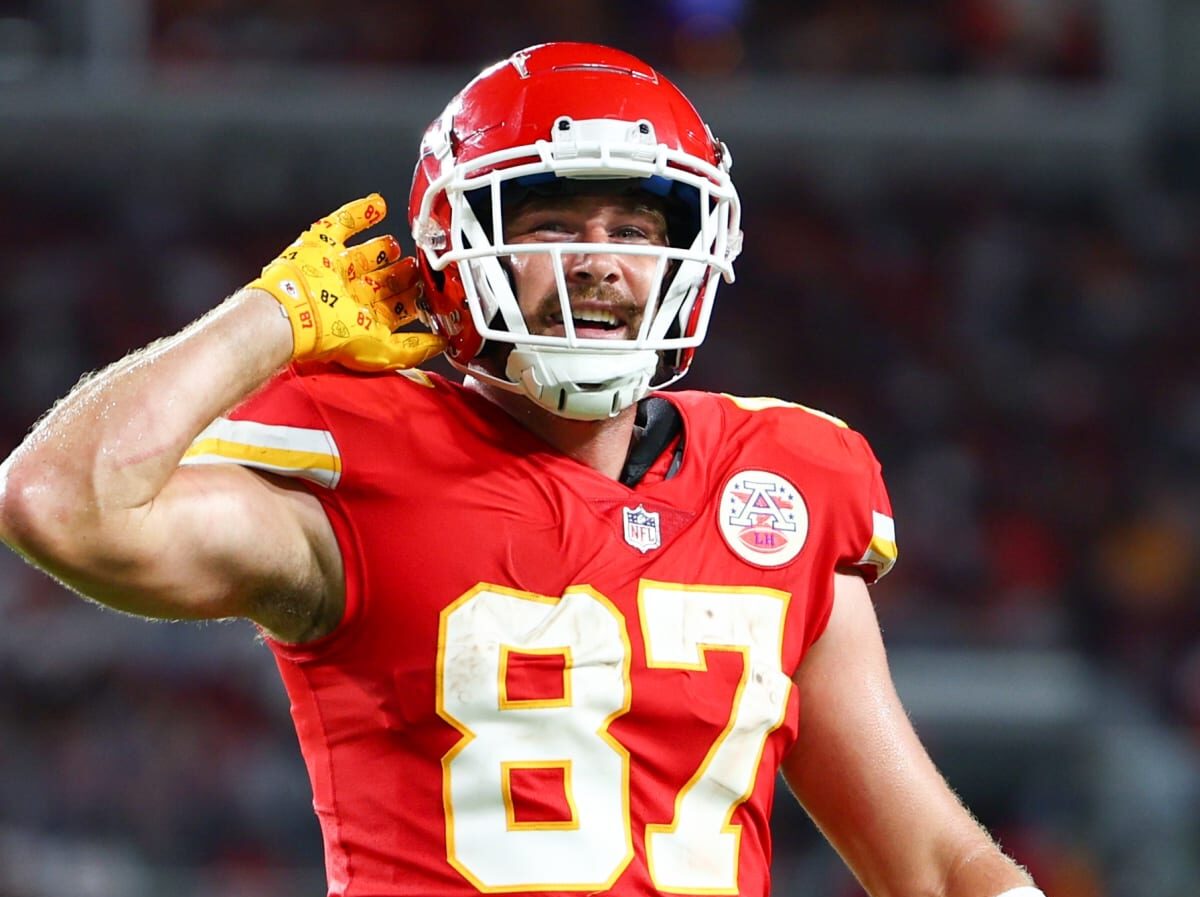 TRAVIS KELCE, ALA CERRADA ESTRELLA DE LOS CHIEFS