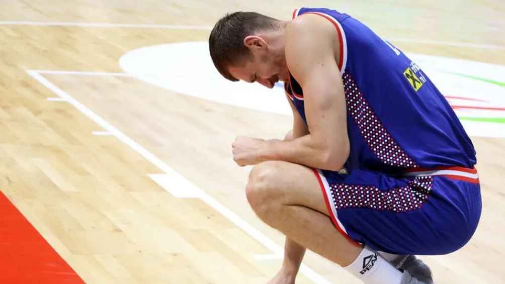 ¡ DE NO CREERSE¡ JUGADOR DE SERBIA PIERDE UN RIÑON POR CODAZO EN EL MUNDIAL DE BASQUETBOL