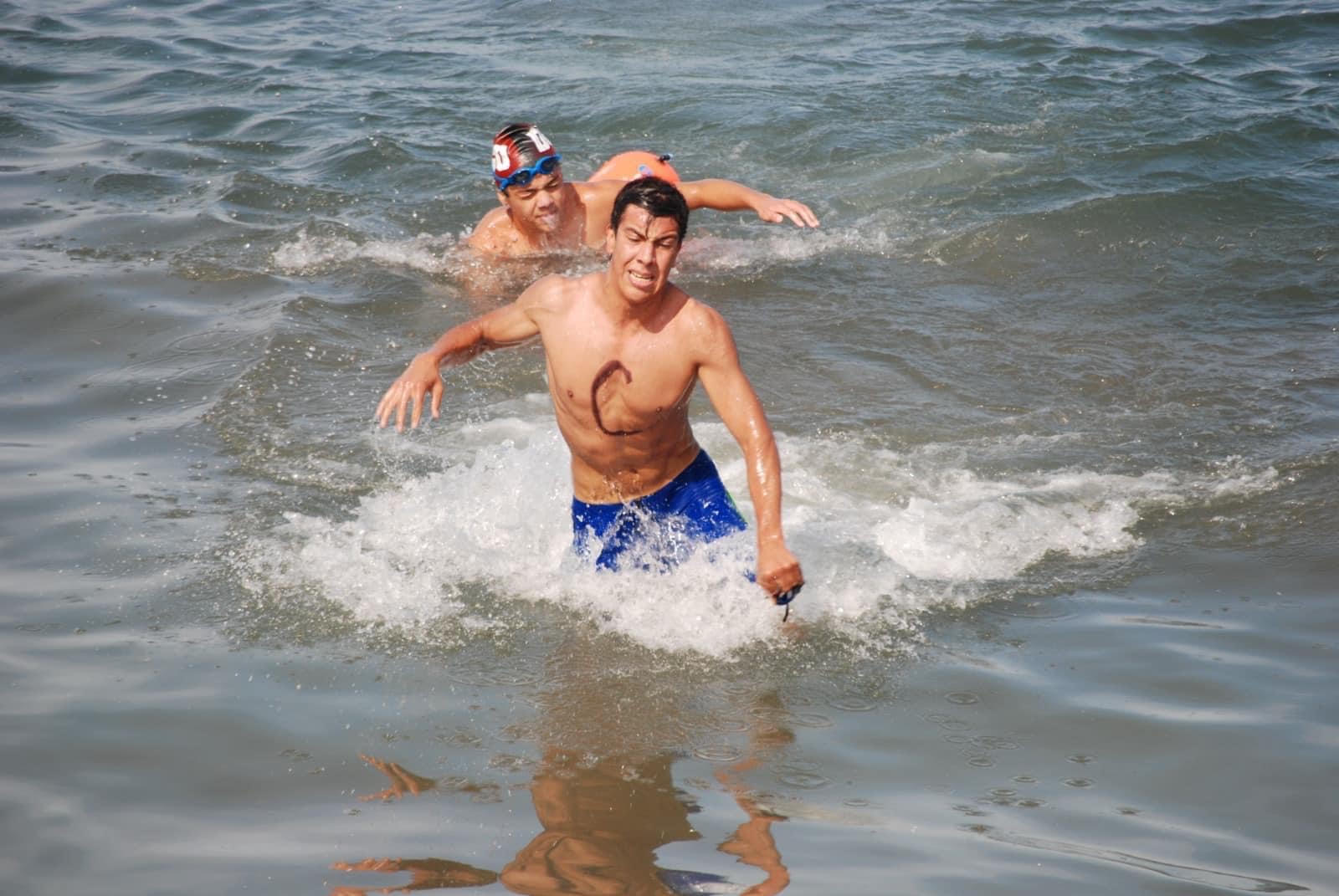 CARLOS MERCADO Y HANNIA DIAZ SON LOS GANADORES DE LA COPA INDEPENDENCIA DE NATACIÓN