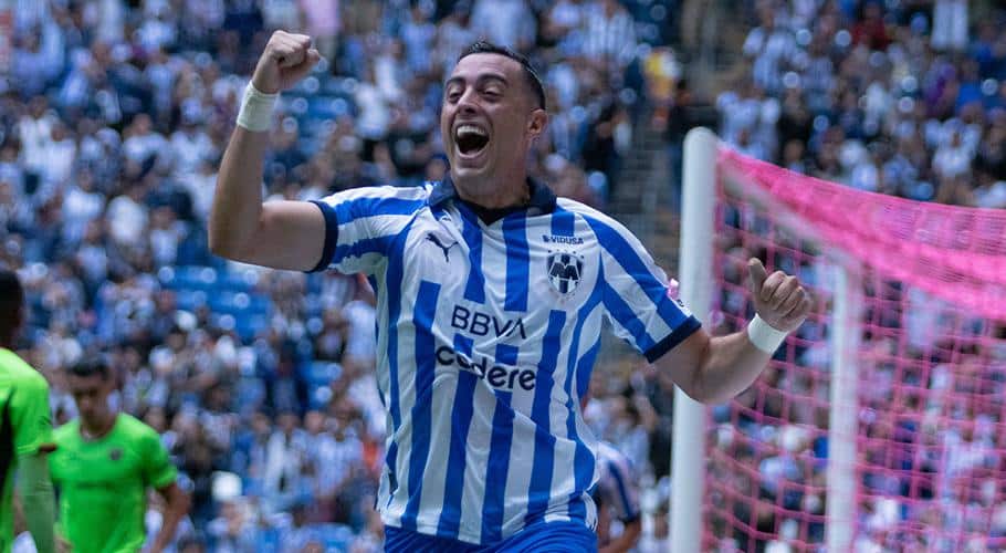 ROGELIO FUNES MORI CELEBRA UNA DE SUS ANOTACIONES