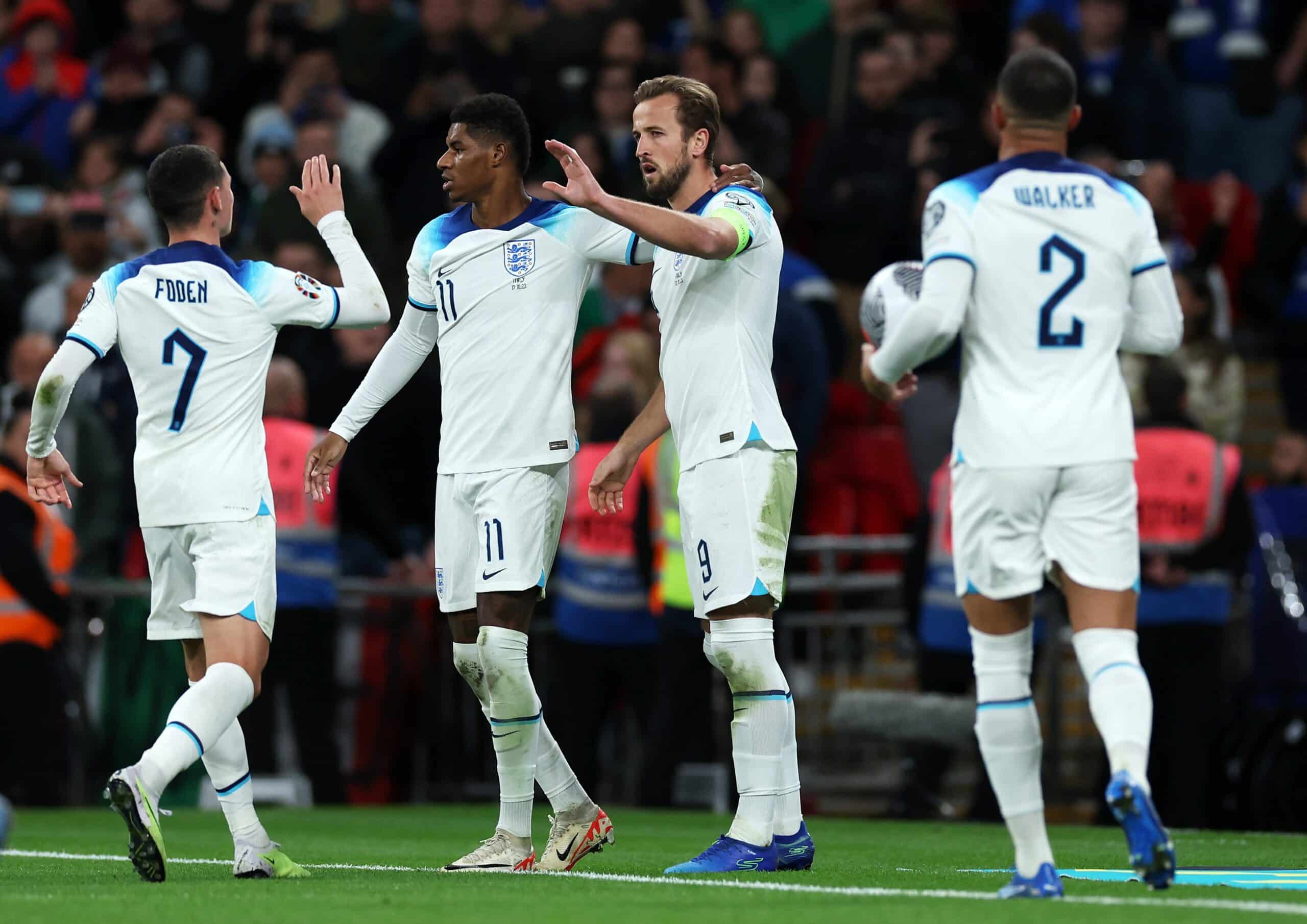 Inglaterra festejando gol de Kane