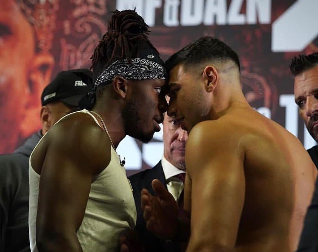 KSI(IZQUIERDA) Y TOMMY FURY (DERECHA) CARA A CARA PREVIO A LA SU PELEA