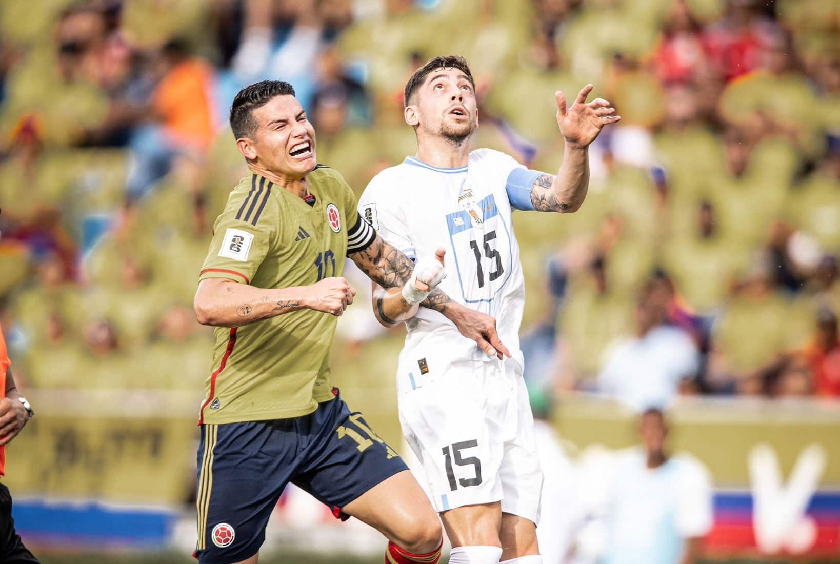 James Rodriguez y Valverde disputando un balón aéreo