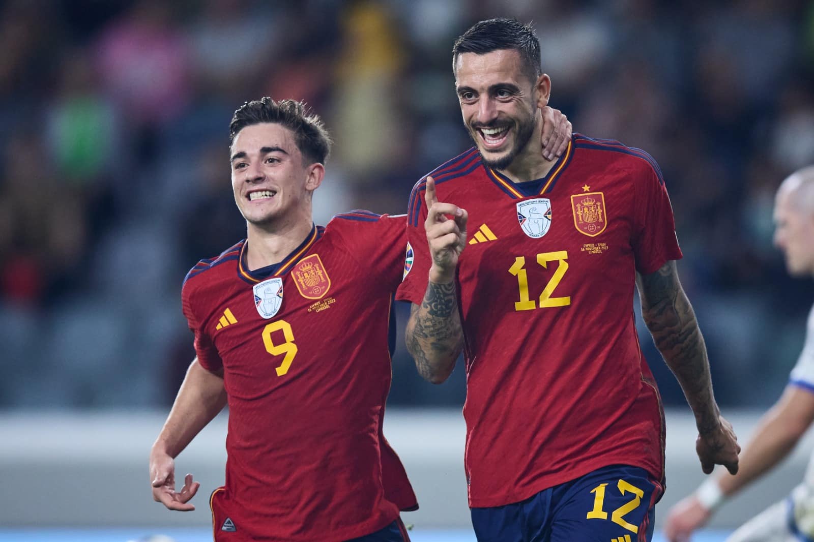 Joselu y Gavi festejando su gol con la Selección de España