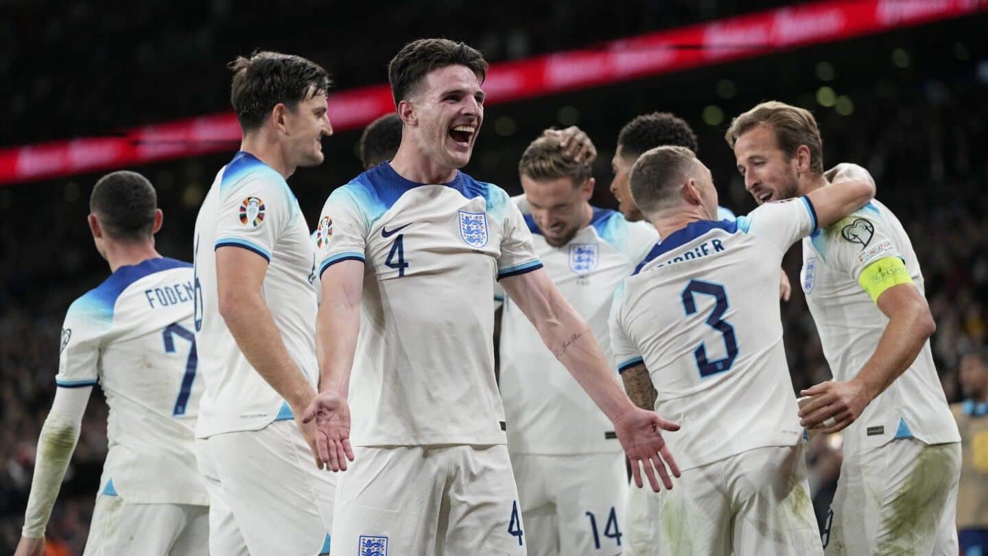 Inglaterra festejando un gol