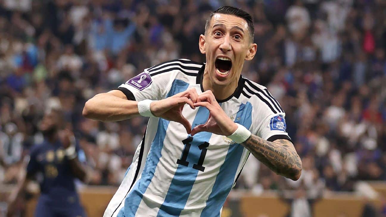 Di Maria haciendo su icónica forma de festejar un gol