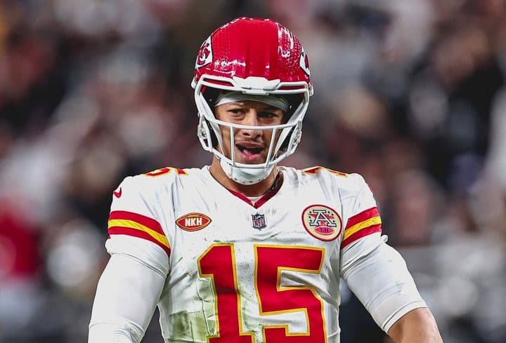 PATRICK MAHOMES DE LOS CHIEFS CELEBRA LA VICTORIA