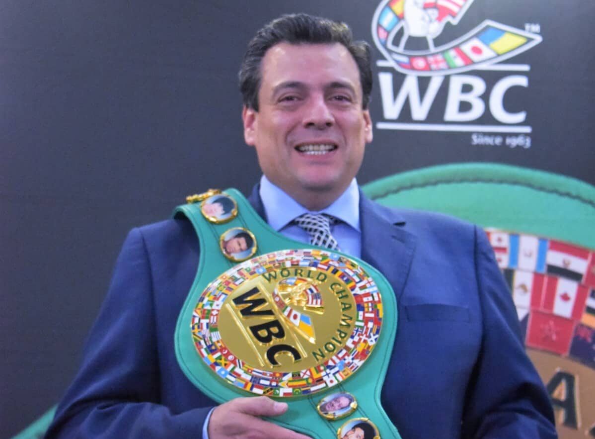 Mauricio Sulaimán con cinturón del WBC.