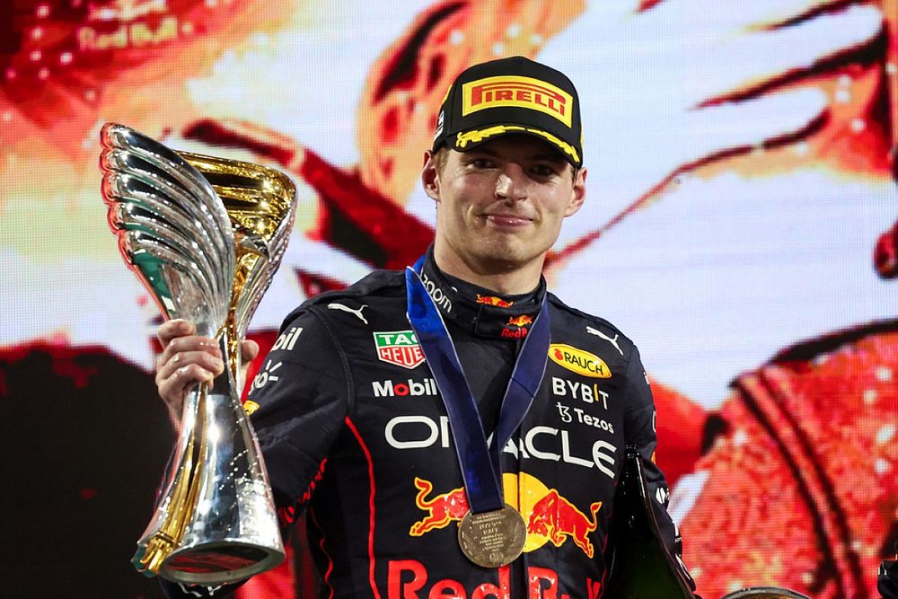 VERSTAPPEN GANA UNA CARRERA MÁS PARA RED BULL