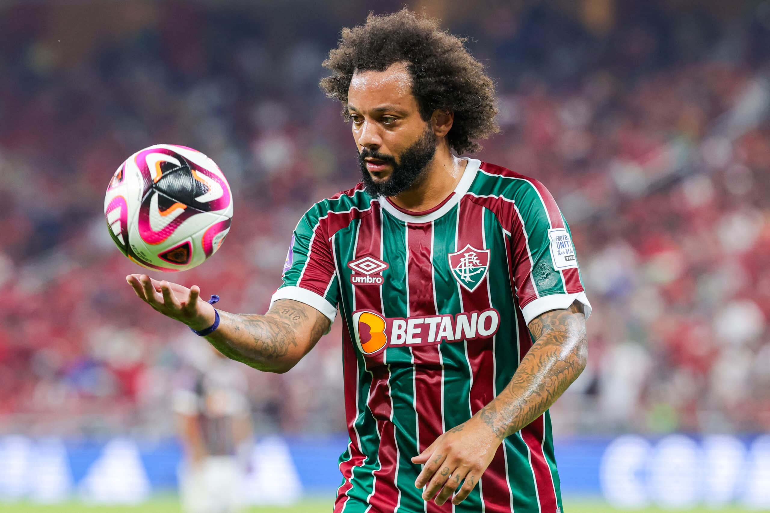 Marcelo toma el balón al finalizar juego en el Mundial de Clubes.