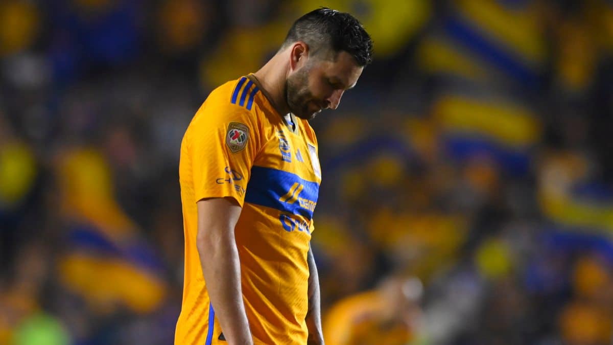 Gignac se lamenta en pleno juego de la Liguilla.