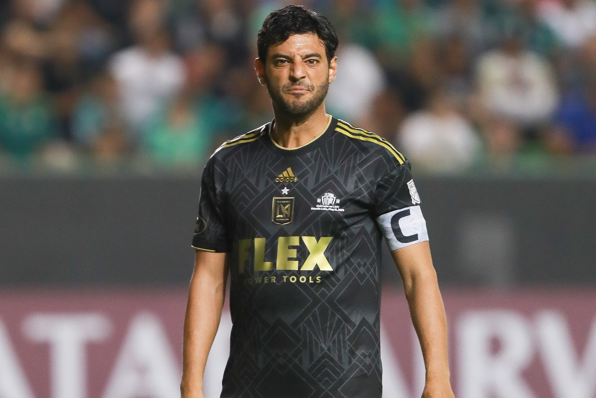 Carlos Vela muestra su descontento tras el final de un juego de la MLS con el LAFC.