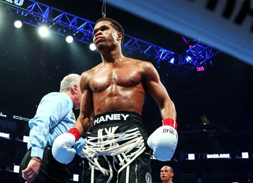 DEVIN HANEY DURANTE EL COMBATE ANTE REGIS PROGRAIS