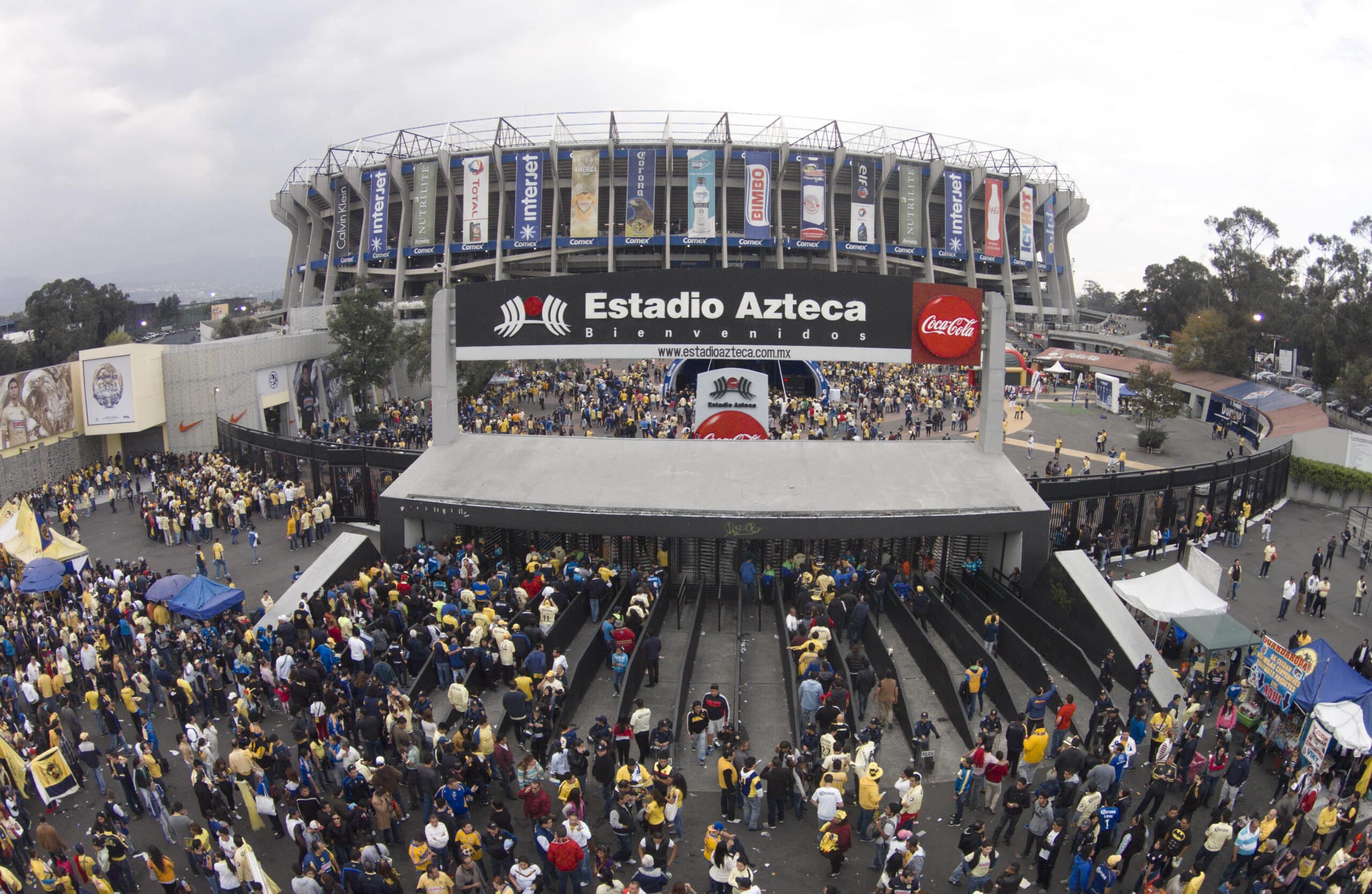 Entrada del Estadio Azteca en plena Liguilla del Apertura 2023.