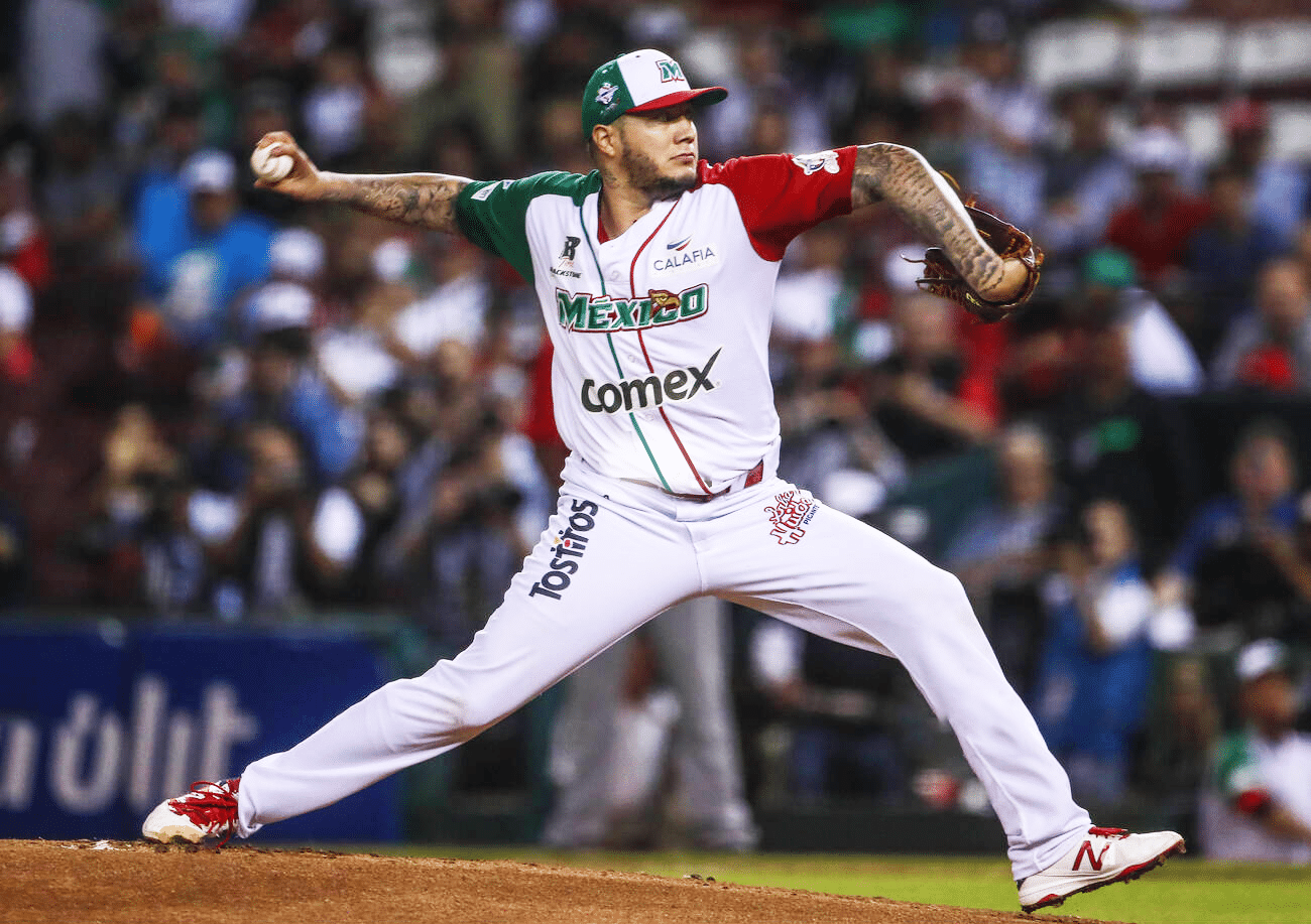 HÉCTOR VELAZQUEZ DURANTE UN JUEGO DE SERIE DEL CARIBE