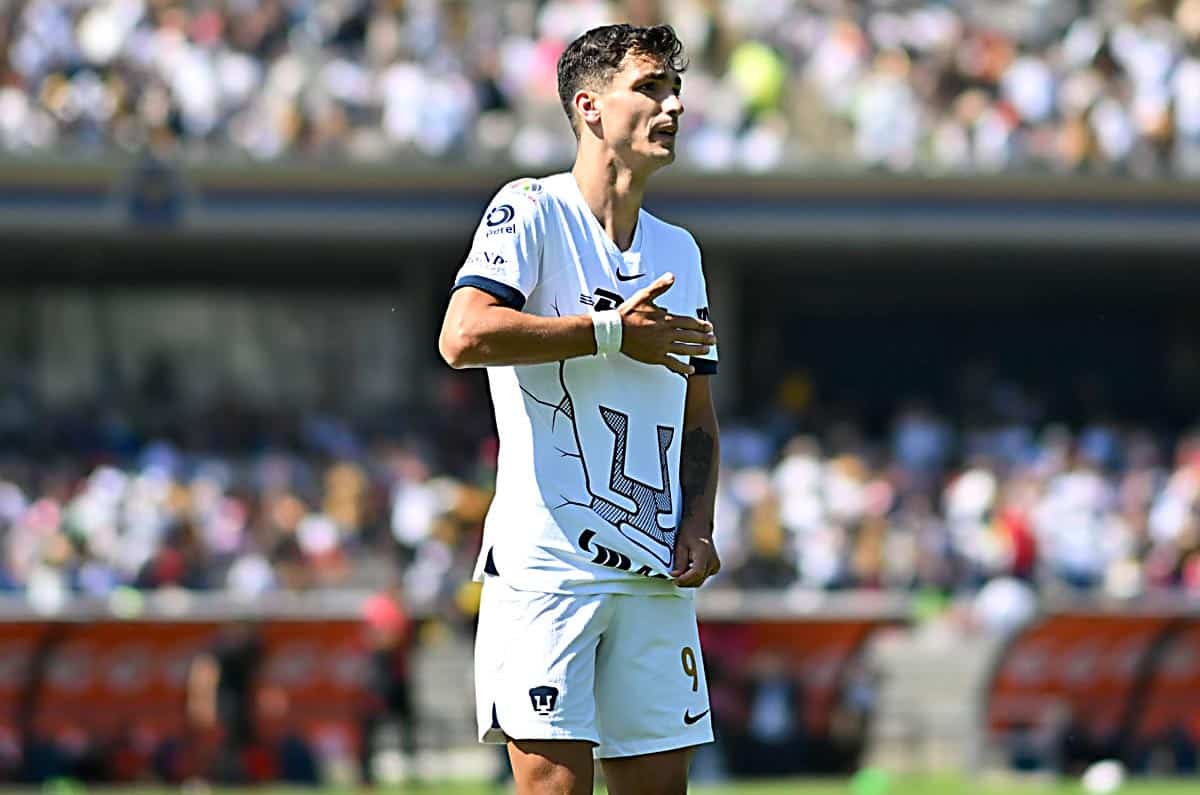 Juan Ignacio Dinenno en partido de Pumas en el AP2023.