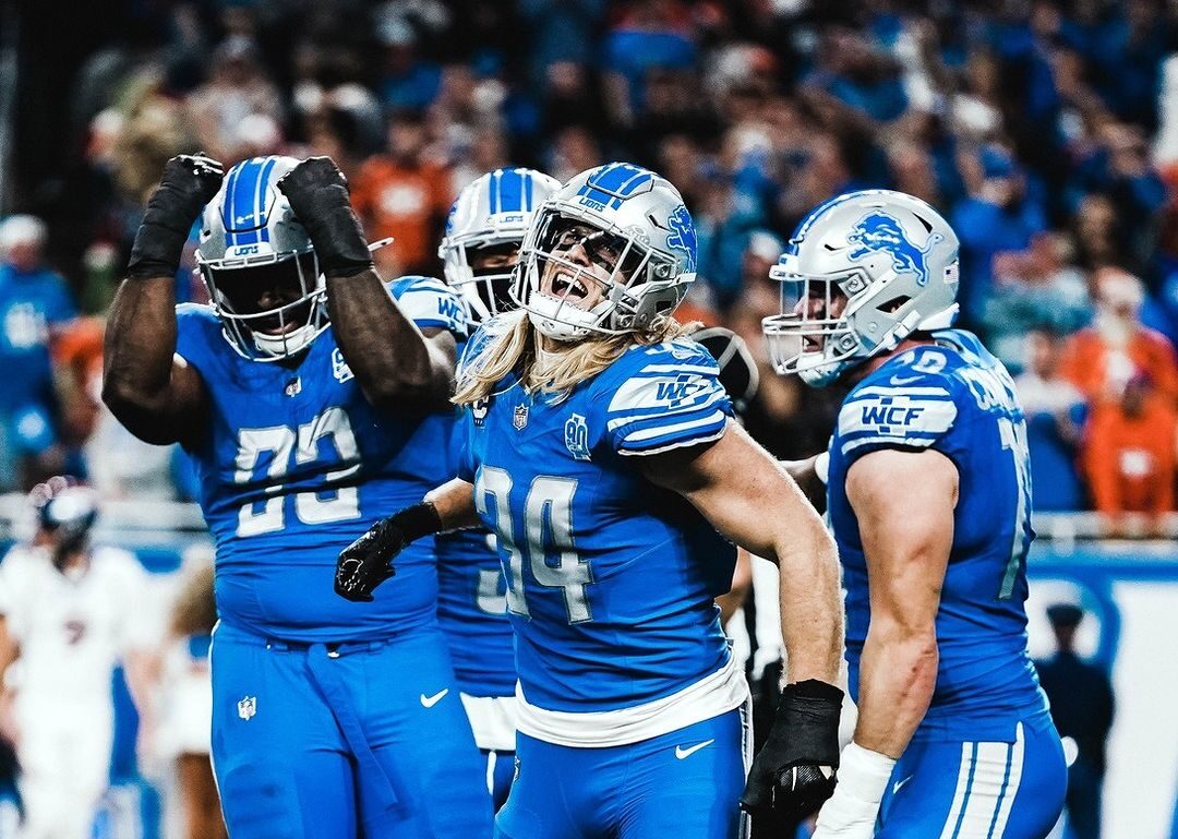 JUGADORES DE DETROIT FESTEJAN UN TRIUNFO EN LA NFL