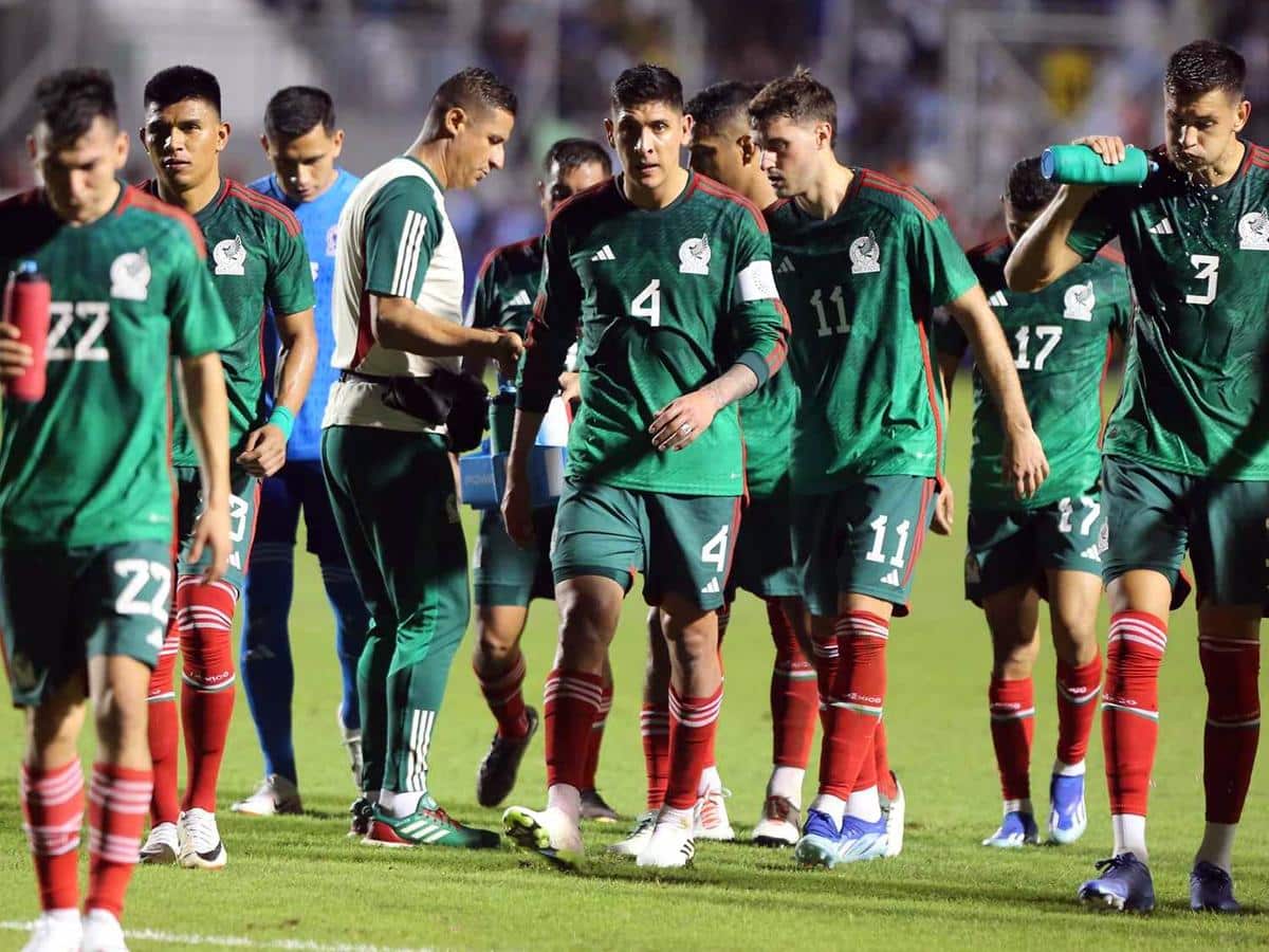 La Selección Mexicana al finalizar un juego de la Nations League.