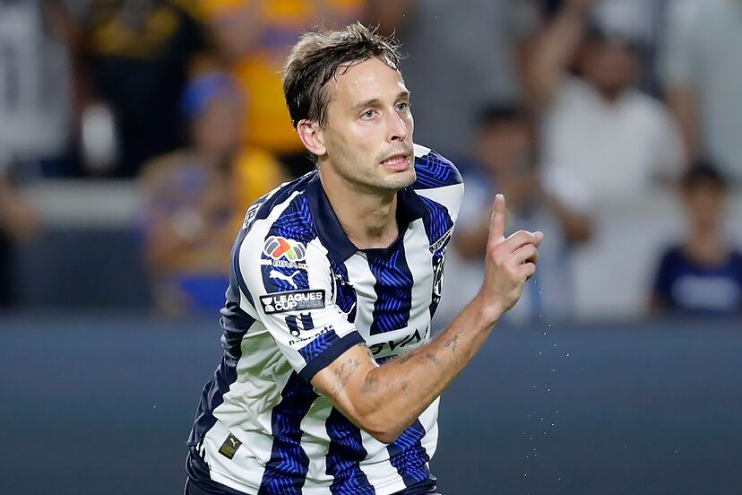 Sergio Canales en partido de Rayados de Monterrey.