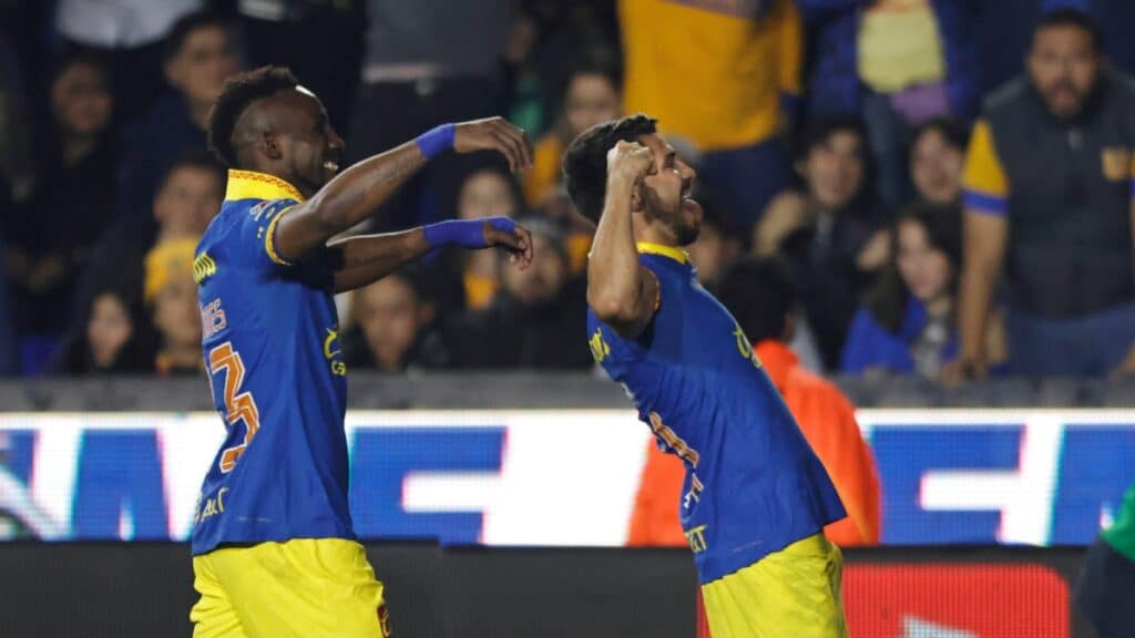 HERNY MARTÍN FESTEJA EL GOL