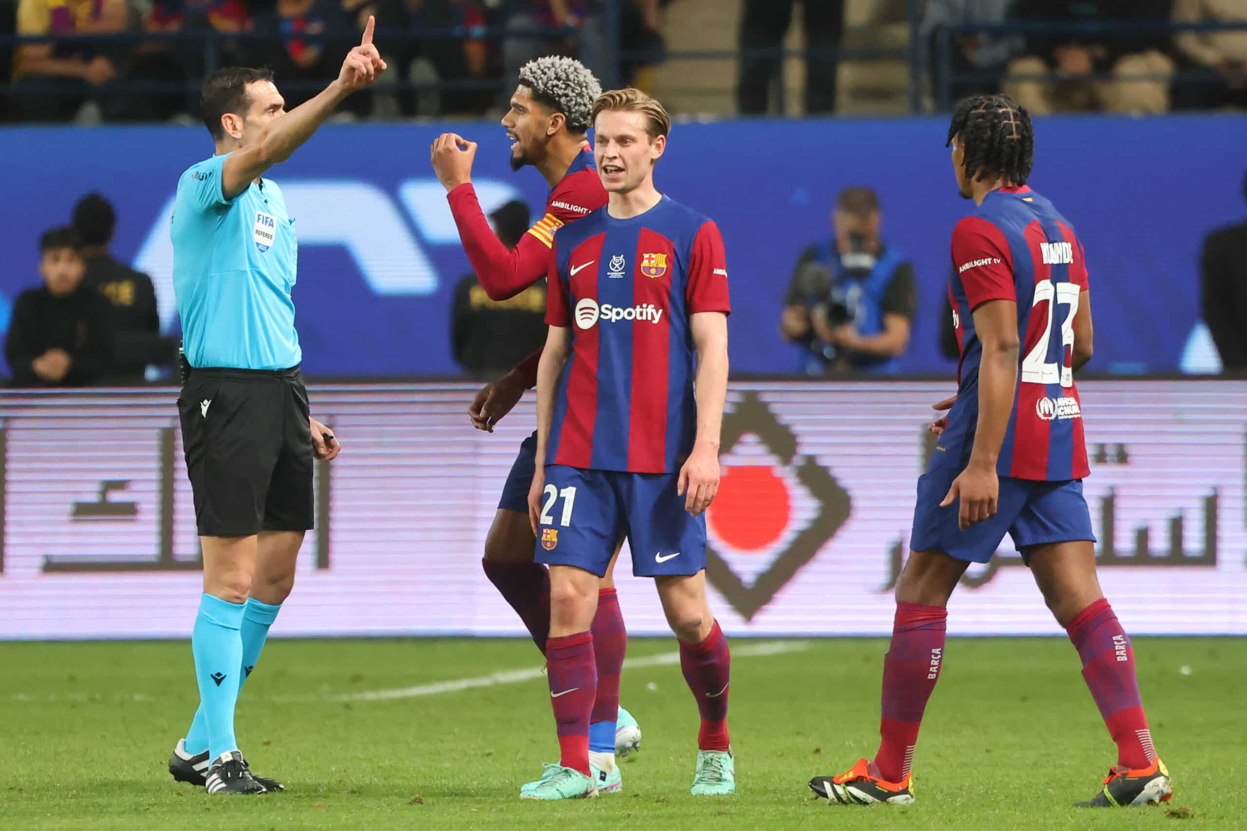 Jugadores del Barcelona en duelo de octavos de final de la Copa del Rey.