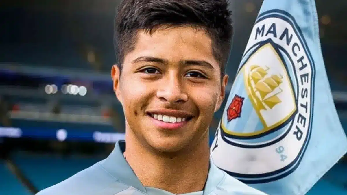 El centrocampista de 18 años ficha con el City Football Group
