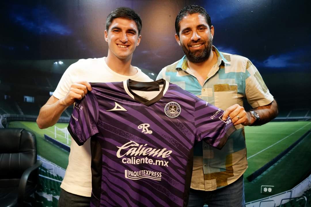 DEL PRETO RECIBE EL JERSEY DE MAZATLÁN