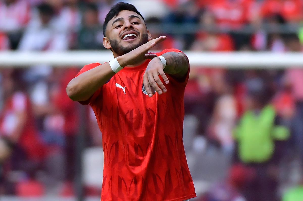 Alexis Vega en un entrenamiento con Chivas.