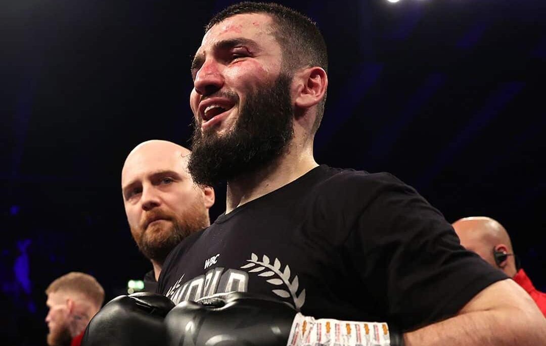 ARTUR BETERBIEV CELEBRA TRAS UNA VICTORIA