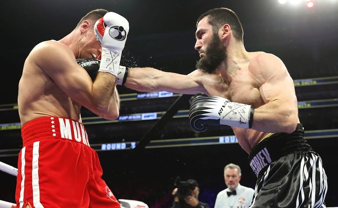 ARTUR BETERBIEV CONECTA UN GOLPE A CALLUM SMITH