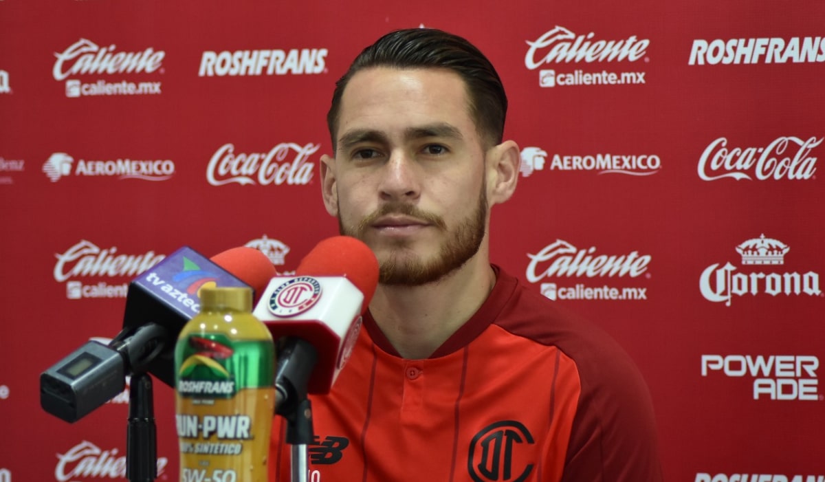 'Canelo' Angulo en rueda de prensa con los Diablos Rojos del Toluca.