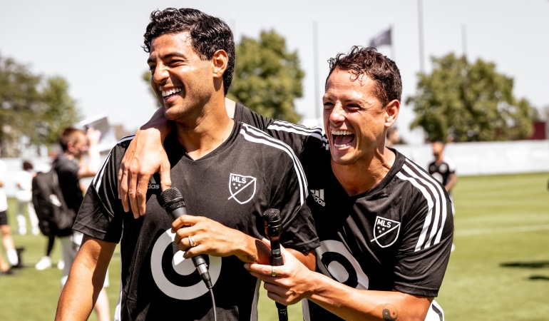 Carlos Vela y Chicharito Hernández en el día de medios del Juego de Estrellas de la MLS.