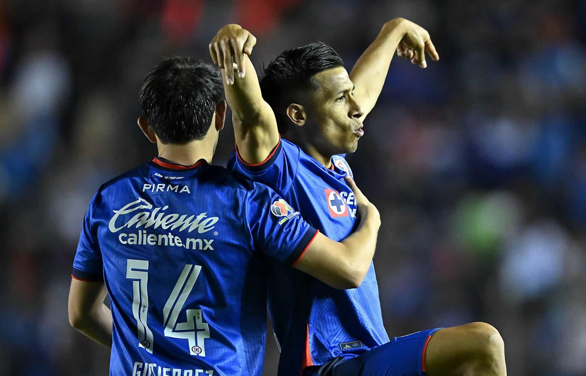 ÁNGEL SEPÚLVEDA FESTEJA SU GOL CON EL CRUZ AZUL