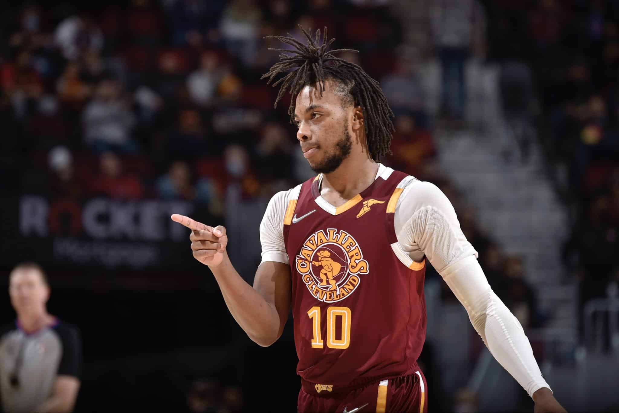 DARIUS GARLAND FESTEJA UNA CANASTA PARA LOS CAVALIERS