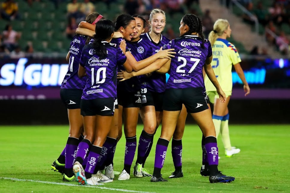 MAZATLÁN FEMENIL FESTEJA SU GOL ANTE EL AMÉRICA