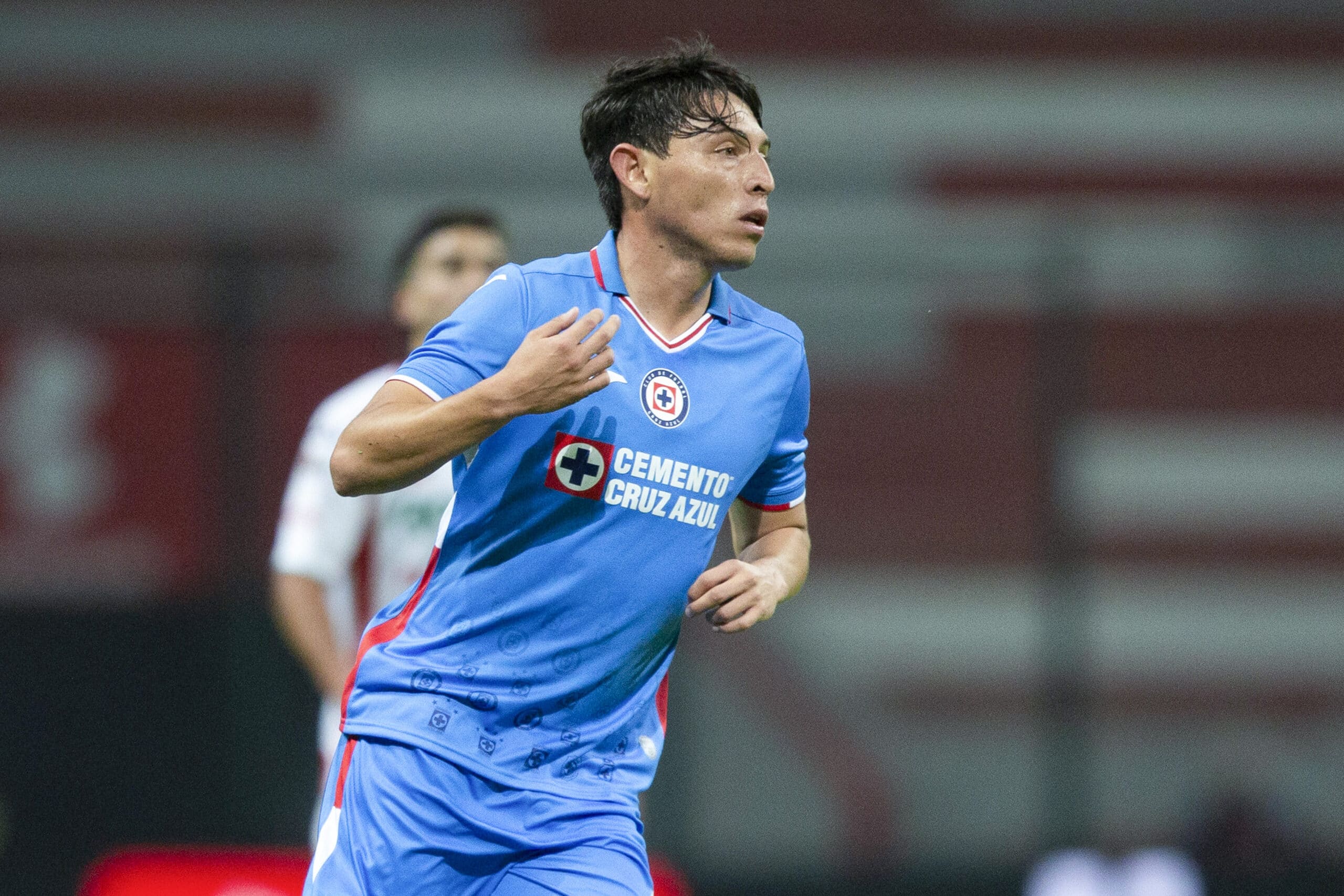 Juan Marcelo Escobar del Cruz Azul controla el balón durante el juego del Grupo A del Torneo Copa por México 2022.